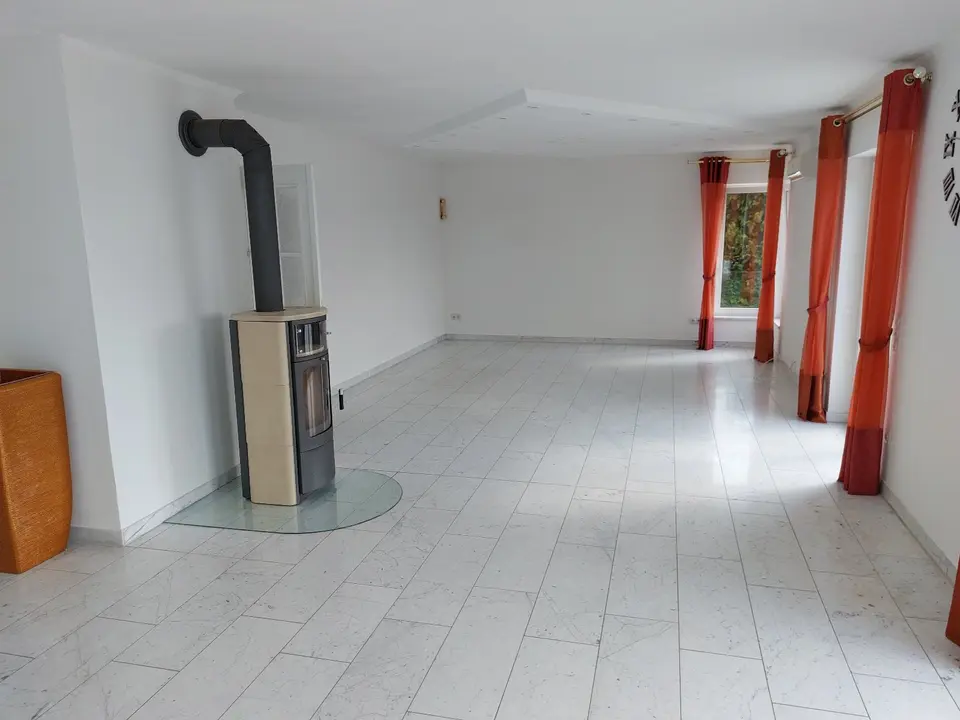 5 Zimmer Wohnung mit 216 m² in Amberg – Bild 1