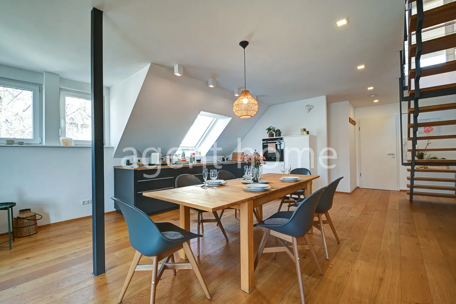 3 Zimmer Wohnung mit 135 m² in Stuttgart – Bild 1