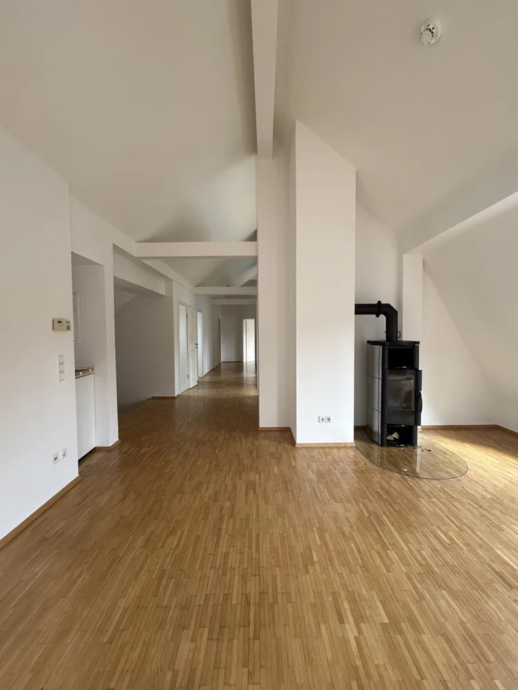 4 Zimmer Wohnung mit 119 m² in Stuttgart – Bild 1
