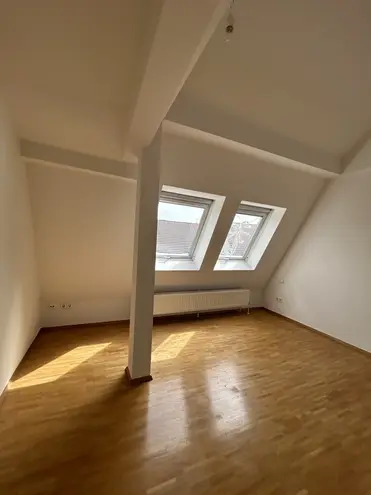 4 Zimmer Wohnung mit 119 m² in Stuttgart – Bild 2