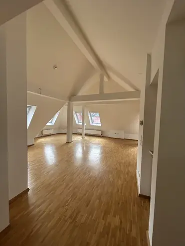 4 Zimmer Wohnung mit 119 m² in Stuttgart – Bild 3