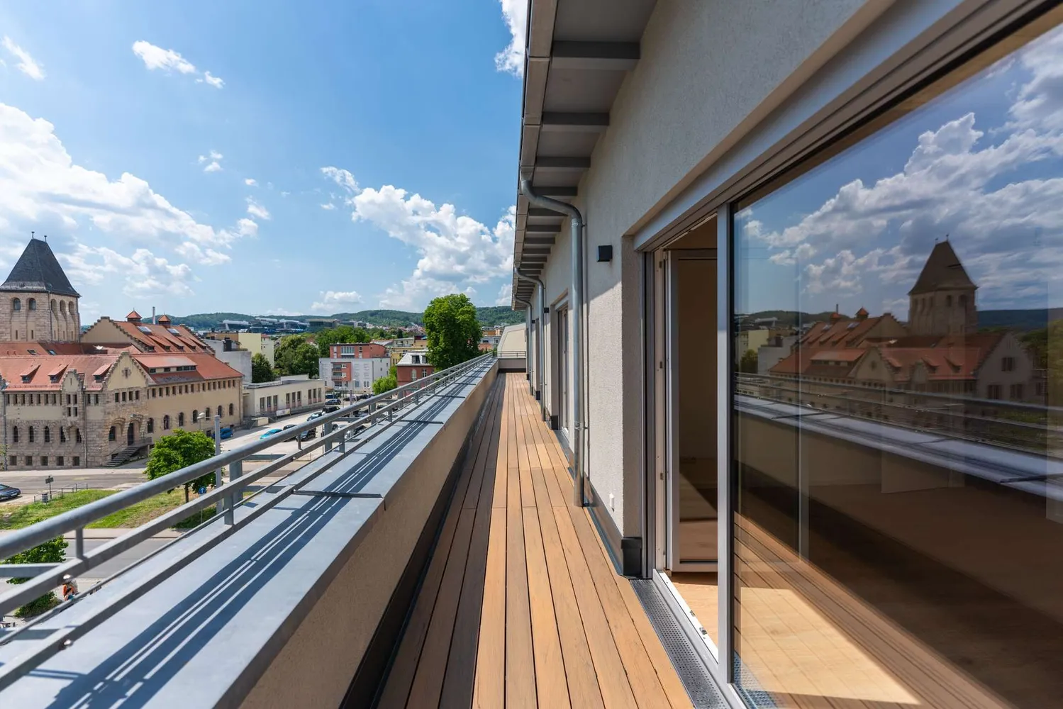 5 Zimmer Wohnung mit 213 m² in Jena – Bild 1