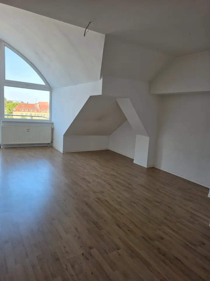 4 Zimmer Wohnung mit 109 m² in Dessau-Roßlau – Bild 2