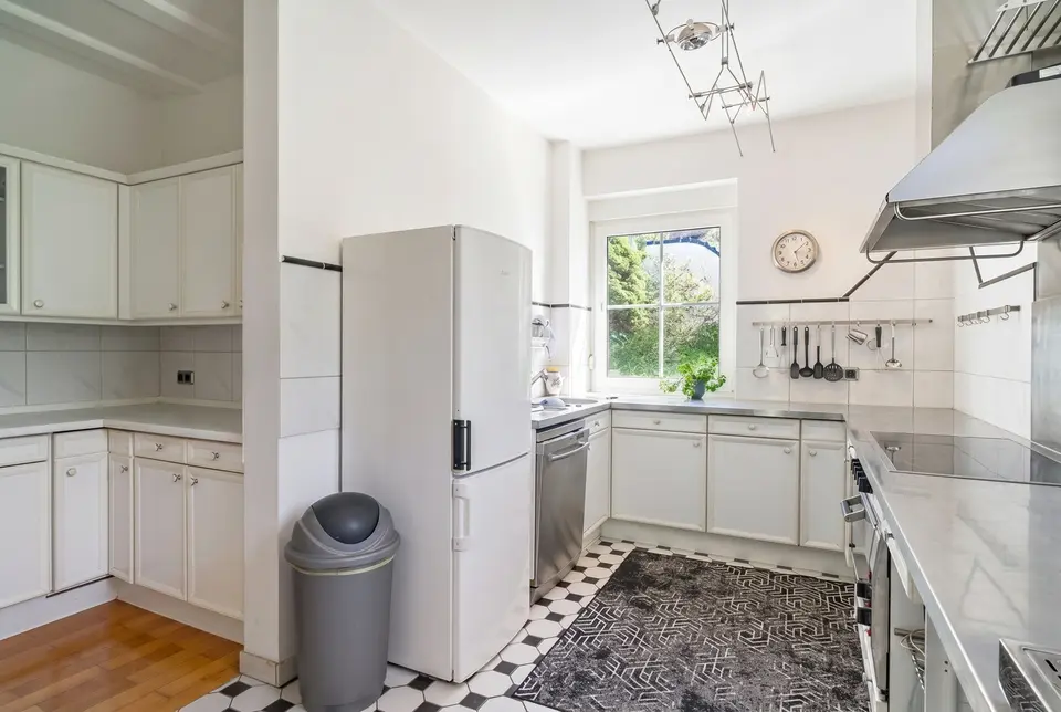 9 Zimmer Haus mit 330 m² in Oberursel – Bild 2