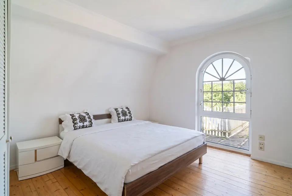 9 Zimmer Haus mit 330 m² in Oberursel – Bild 9