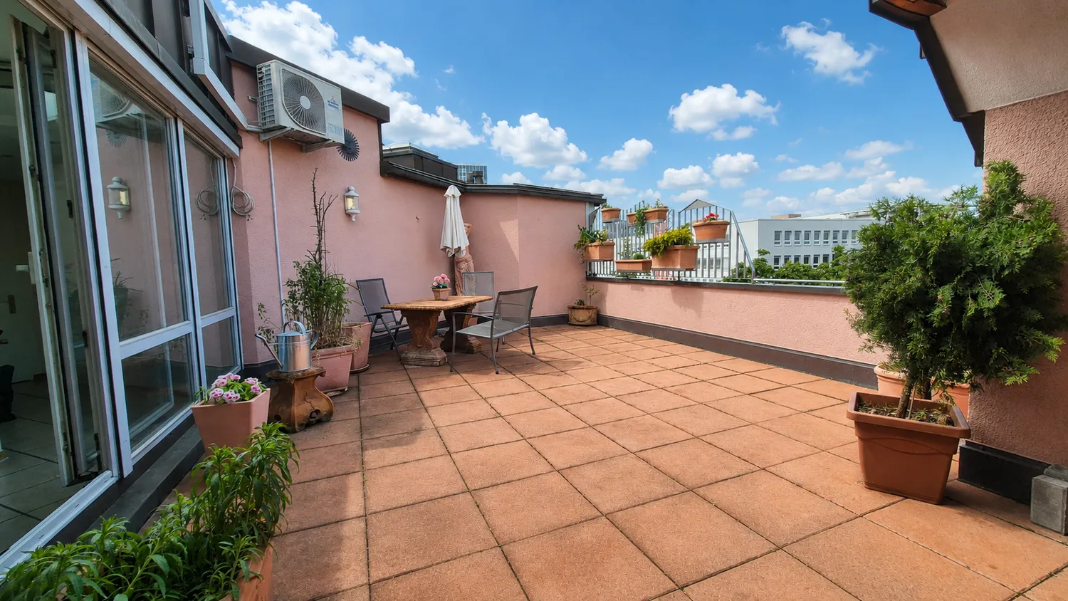4 Zimmer Wohnung mit 208 m² in Erlangen – Bild 1