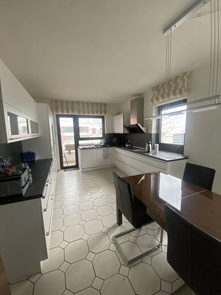 4 Zimmer Wohnung mit 180 m² in Mannheim – Bild 3