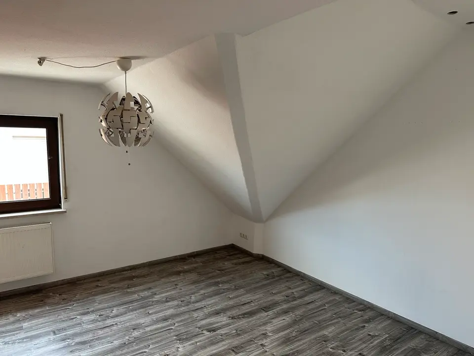 5 Zimmer Wohnung mit 125 m² in Erlangen – Bild 2