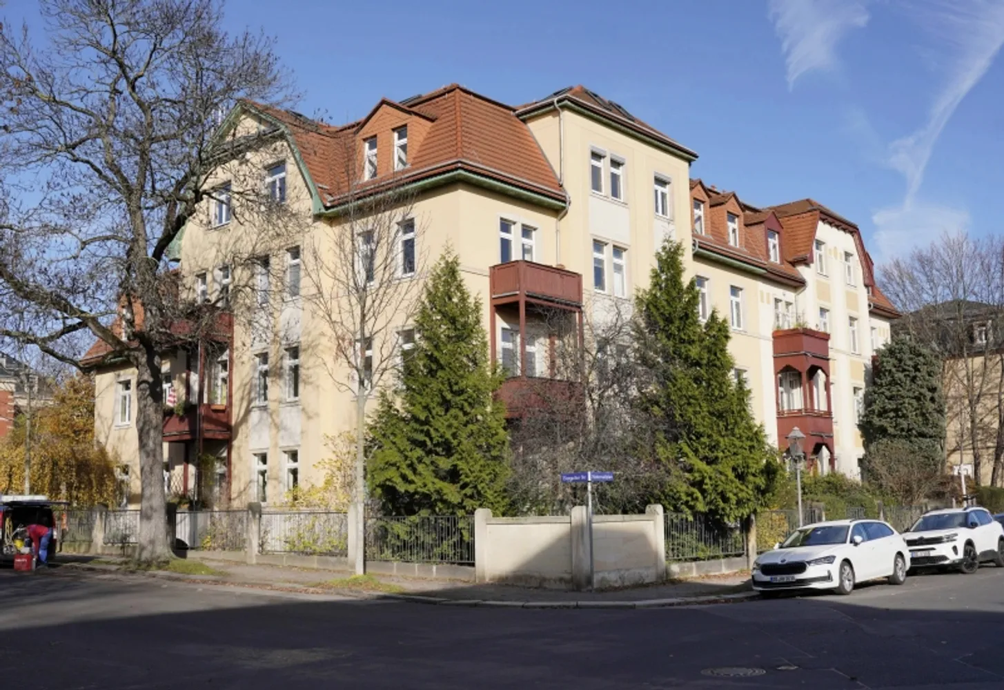 4 Zimmer Wohnung mit 98 m² in Dresden – Bild 1