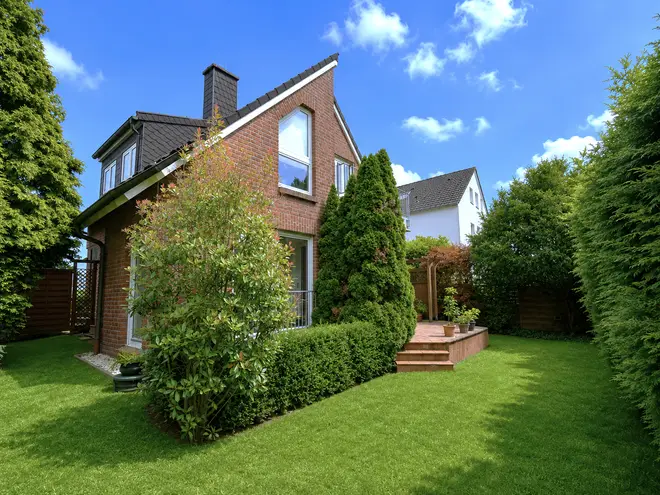 9 Zimmer Haus mit 207 m² in Düsseldorf – Bild 1