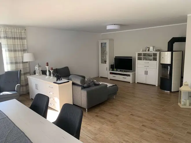 8 Zimmer Haus mit 232 m² in Garbsen – Bild 1
