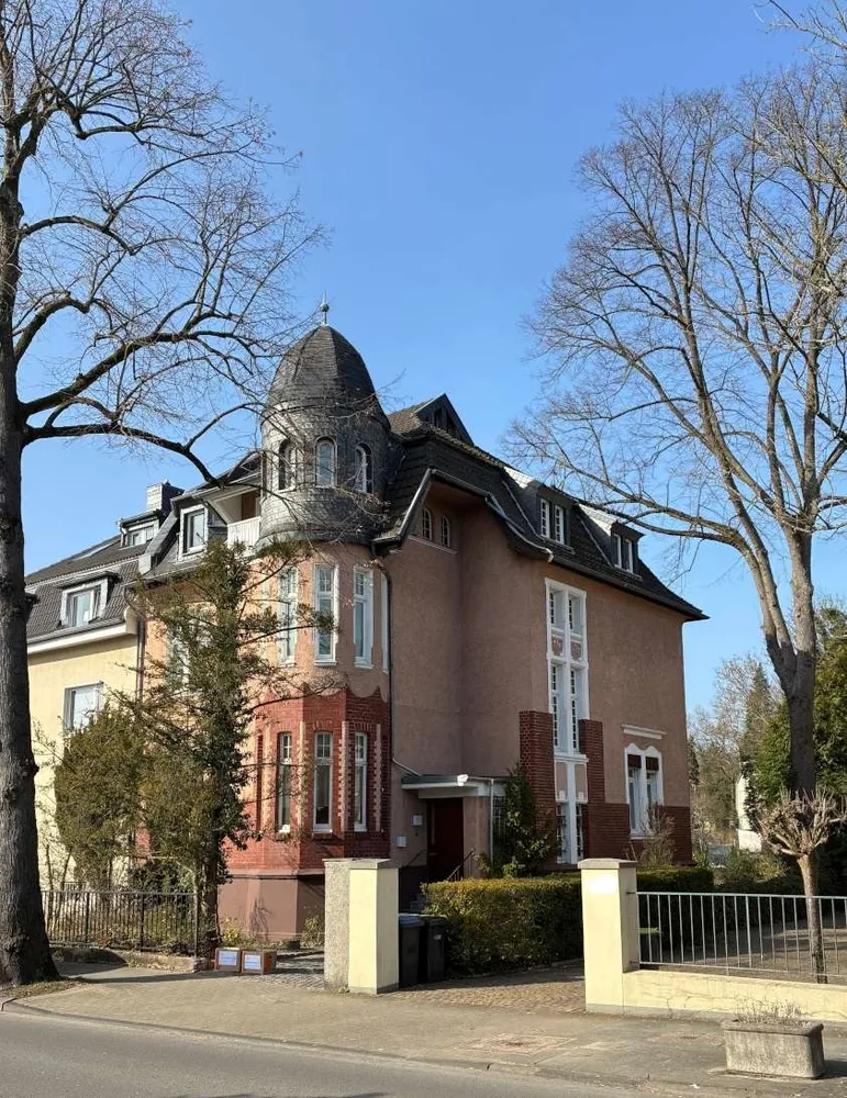 11 Zimmer Haus mit 272 m² in Köln – Bild 1