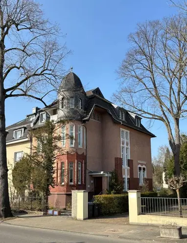 11 Zimmer Haus mit 272 m² in Köln – Bild 1