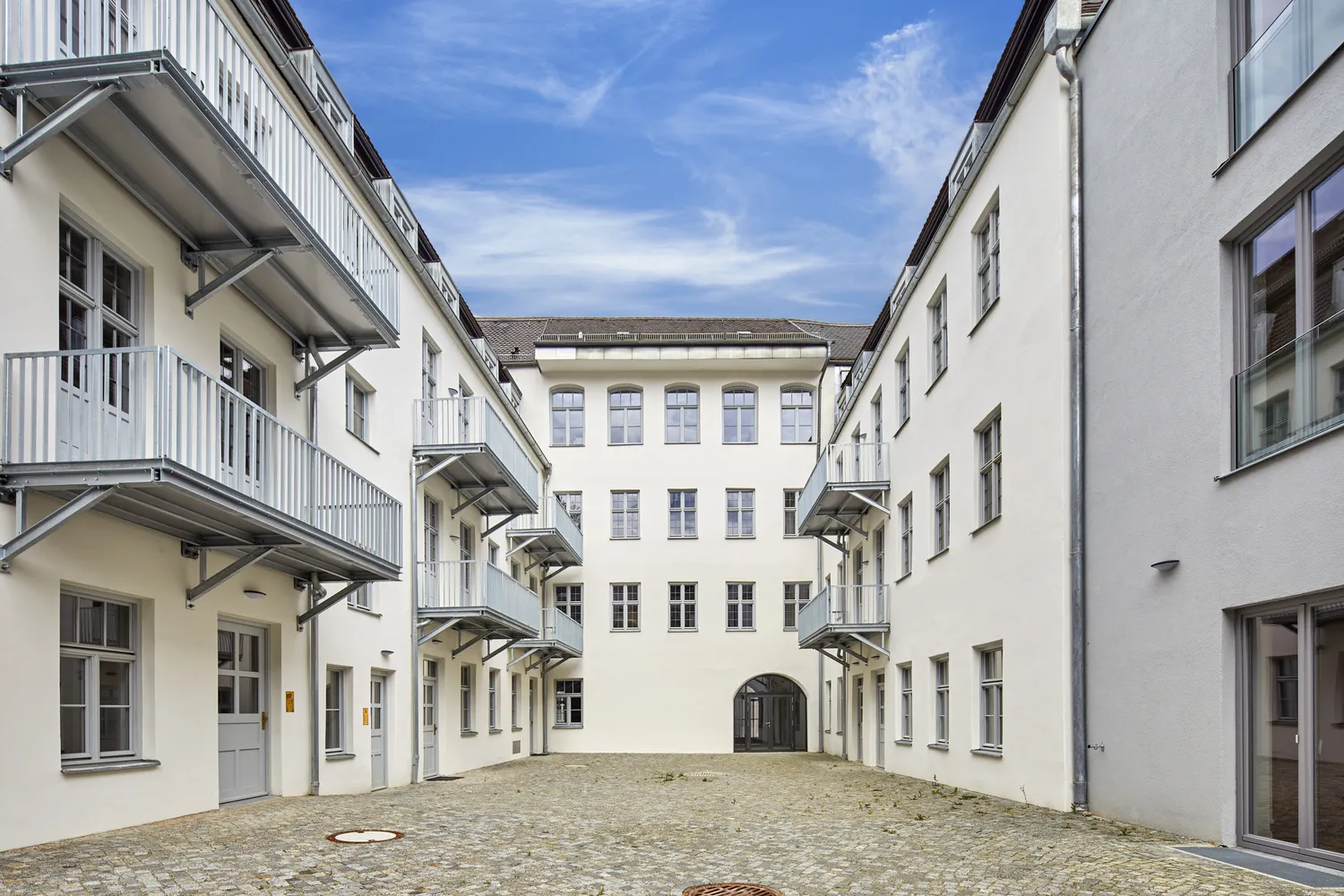 5 Zimmer Wohnung mit 254 m² in Augsburg – Bild 1