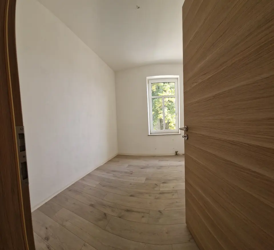 5 Zimmer Wohnung mit 139 m² in Limbach-Oberfrohna – Bild 2