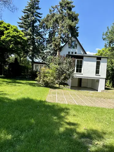 8 Zimmer Haus mit 220 m² in Dresden – Bild 1