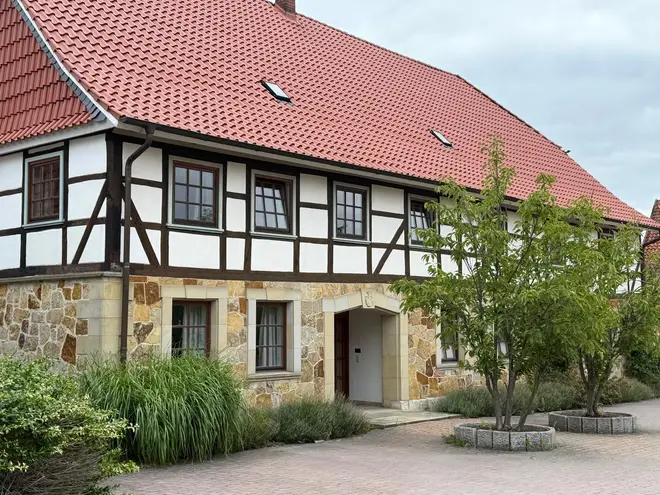 5 Zimmer Haus mit 350 m² in Hildesheim – Bild 1
