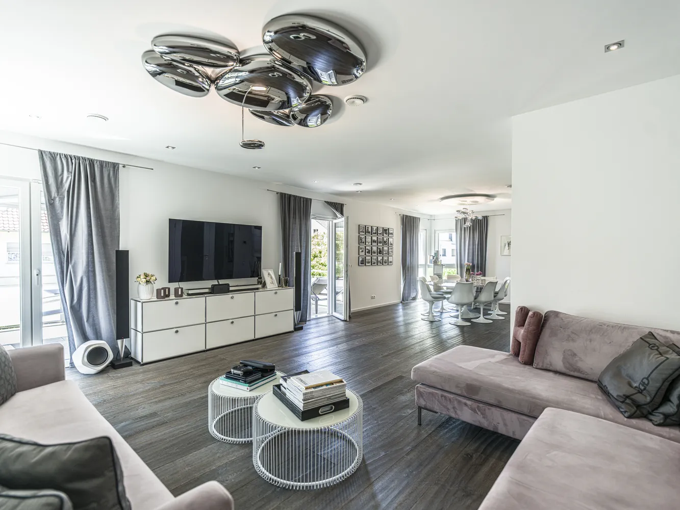 8 Zimmer Haus mit 250 m² in Wiesbaden – Bild 1