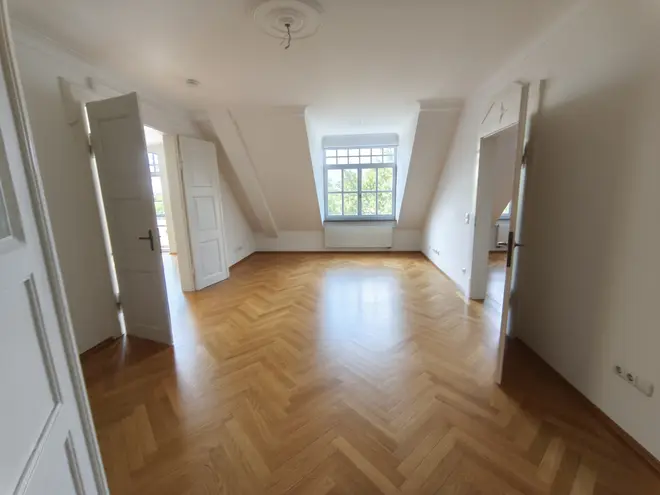 5 Zimmer Wohnung mit 200 m² in München – Bild 2