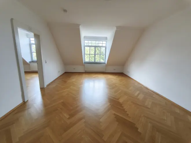 5 Zimmer Wohnung mit 200 m² in München – Bild 3