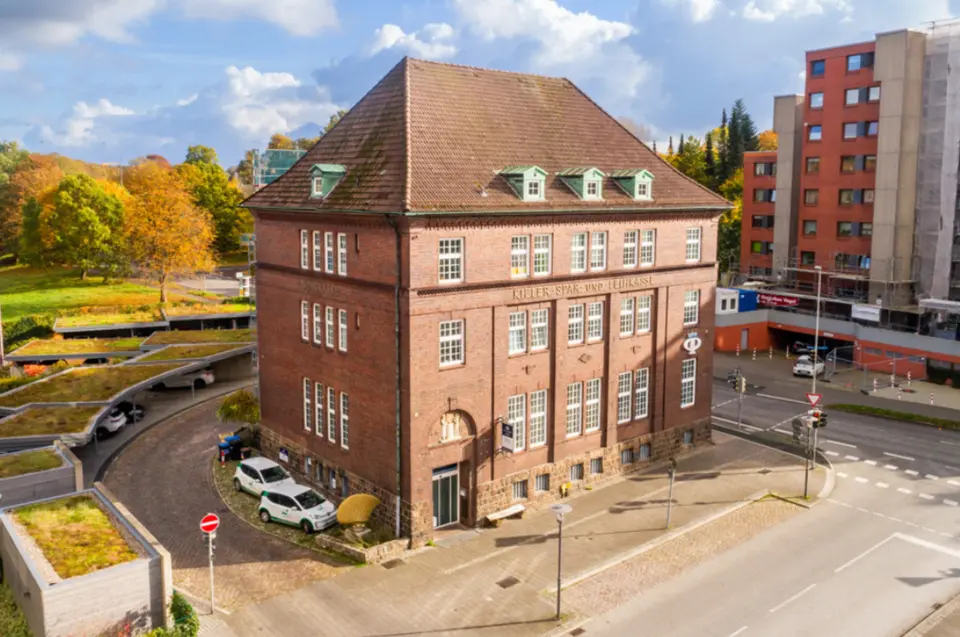 8 Zimmer Wohnung mit 220 m² in Kiel – Bild 1