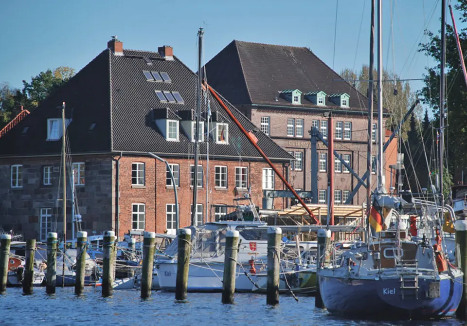 8 Zimmer Wohnung mit 220 m² in Kiel – Bild 3