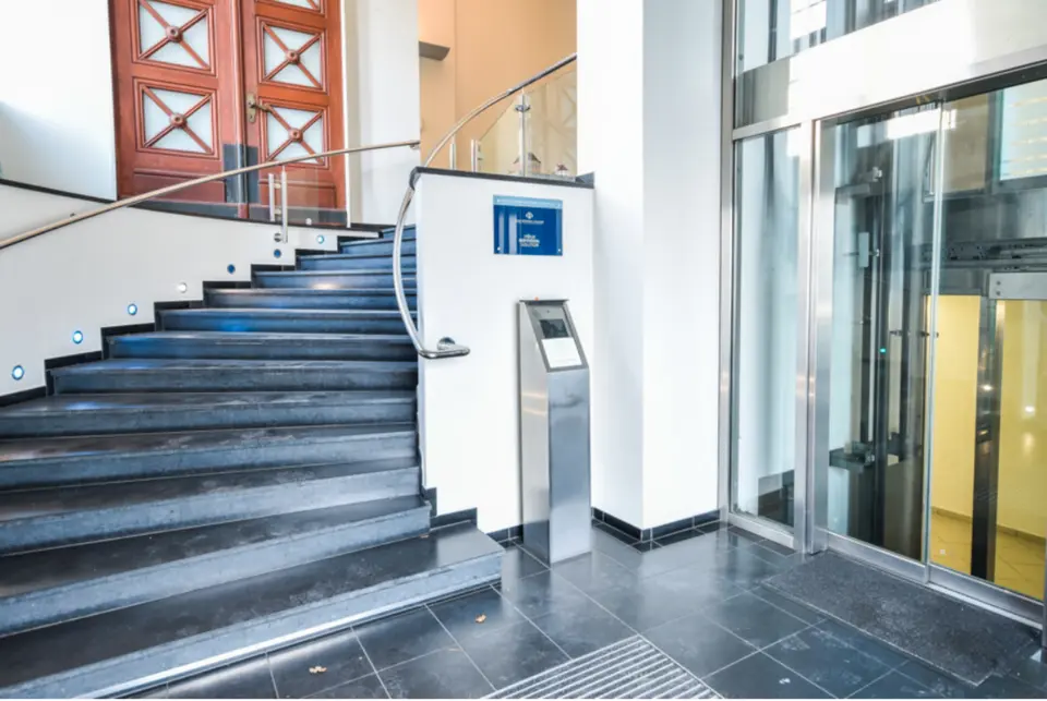 8 Zimmer Wohnung mit 220 m² in Kiel – Bild 7