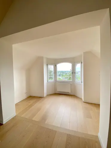 6 Zimmer Wohnung mit 242 m² in Wiesbaden – Bild 1