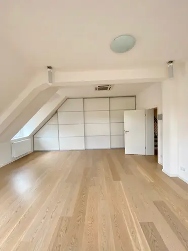 6 Zimmer Wohnung mit 242 m² in Wiesbaden – Bild 11