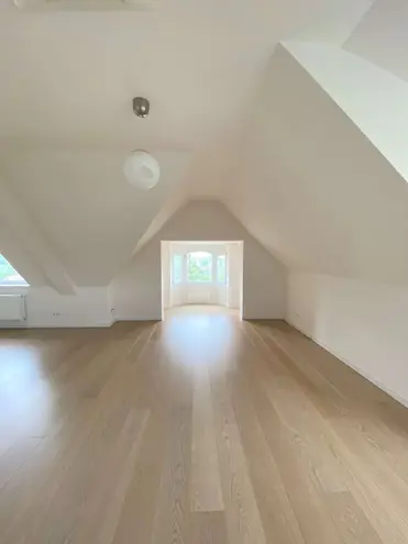 6 Zimmer Wohnung mit 242 m² in Wiesbaden – Bild 2