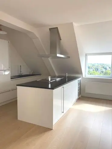 6 Zimmer Wohnung mit 242 m² in Wiesbaden – Bild 8