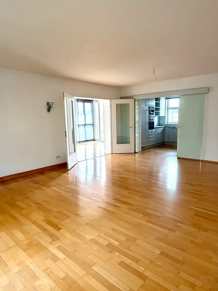 6 Zimmer Wohnung mit 183 m² in Eisenach – Bild 2