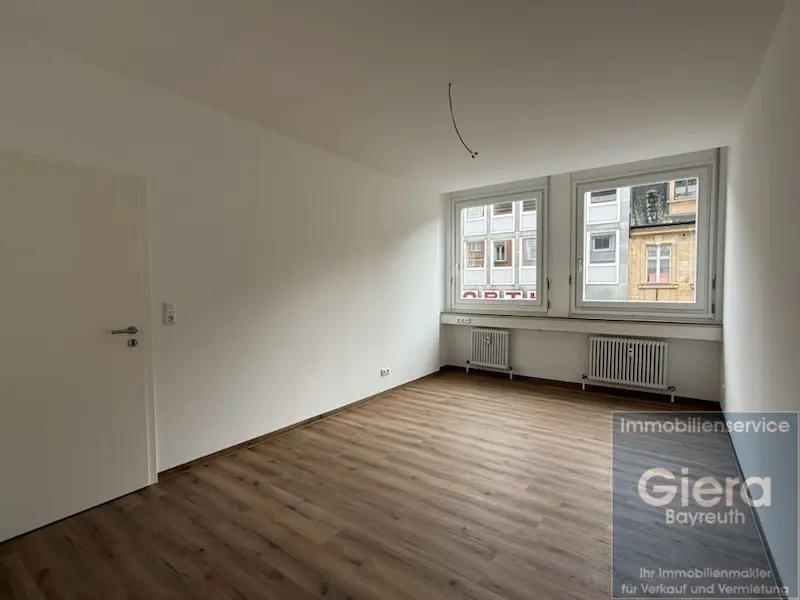 8 Zimmer Wohnung mit 17 m² in Bayreuth – Bild 1