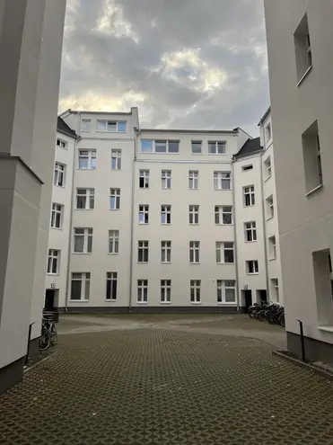 2 Zimmer Wohnung mit 103 m² in Berlin – Bild 4