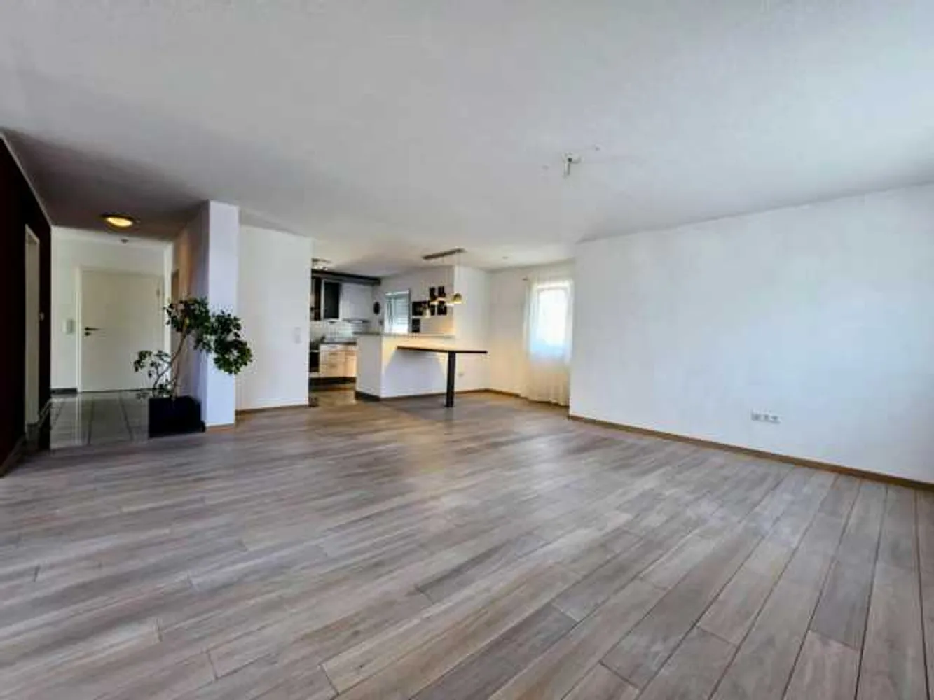 4 Zimmer Wohnung mit 151 m² in Homburg – Bild 8