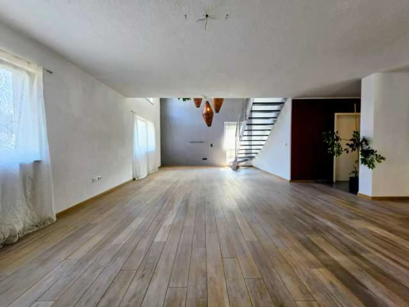 4 Zimmer Wohnung mit 151 m² in Homburg – Bild 9