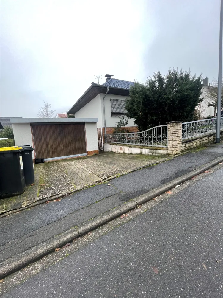 7 Zimmer Haus mit 150 m² in Wiesbaden – Bild 1