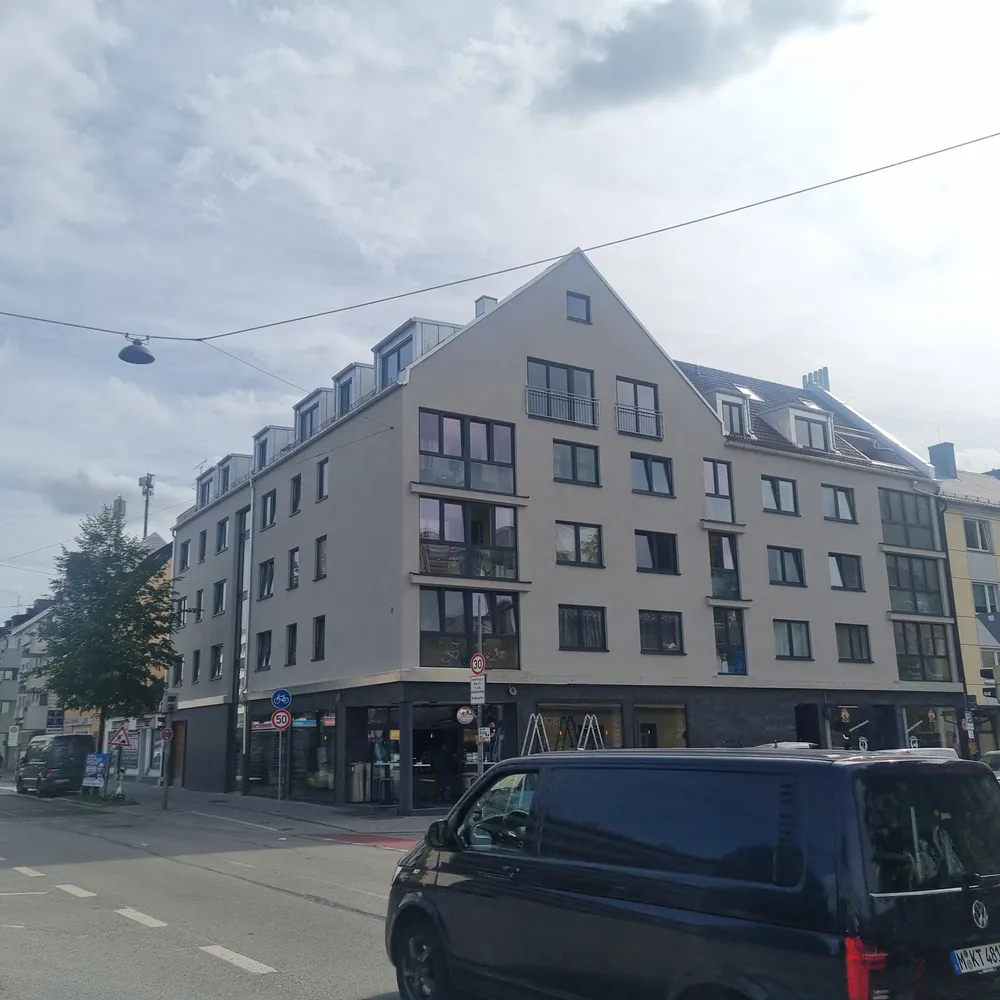 4 Zimmer Wohnung mit 140 m² in München – Bild 1