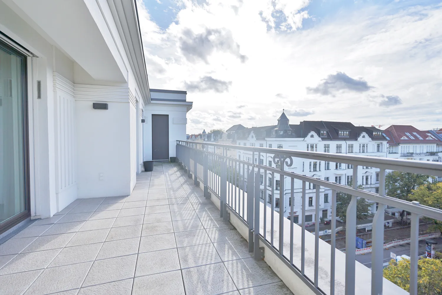 3 Zimmer Wohnung mit 253 m² in Berlin – Bild 2
