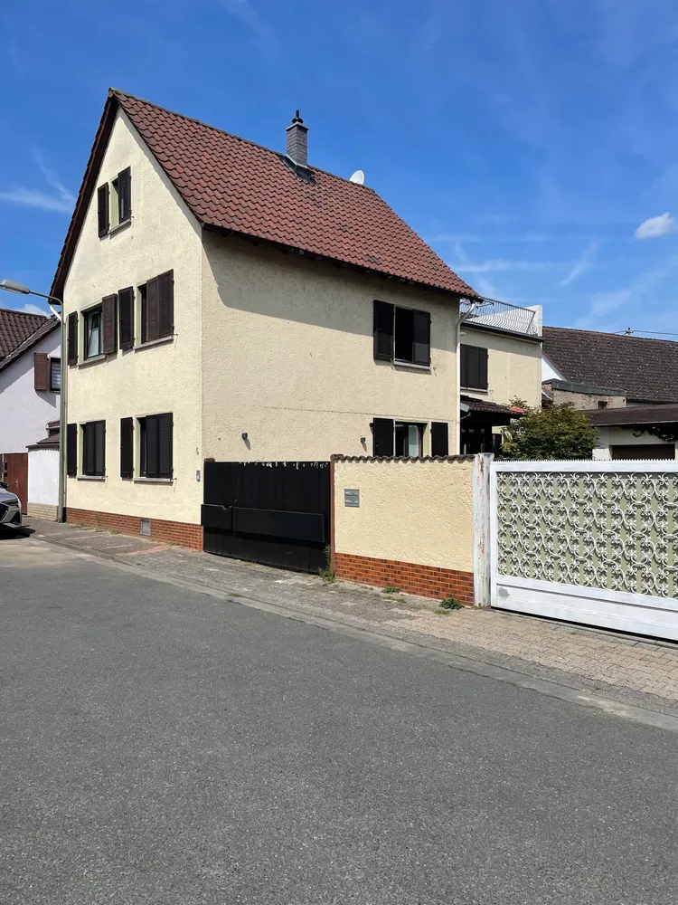 7 Zimmer Haus mit 166 m² in Frankfurt am Main – Bild 1