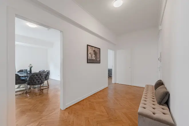 2 Zimmer Wohnung mit 96 m² in Düsseldorf – Bild 2