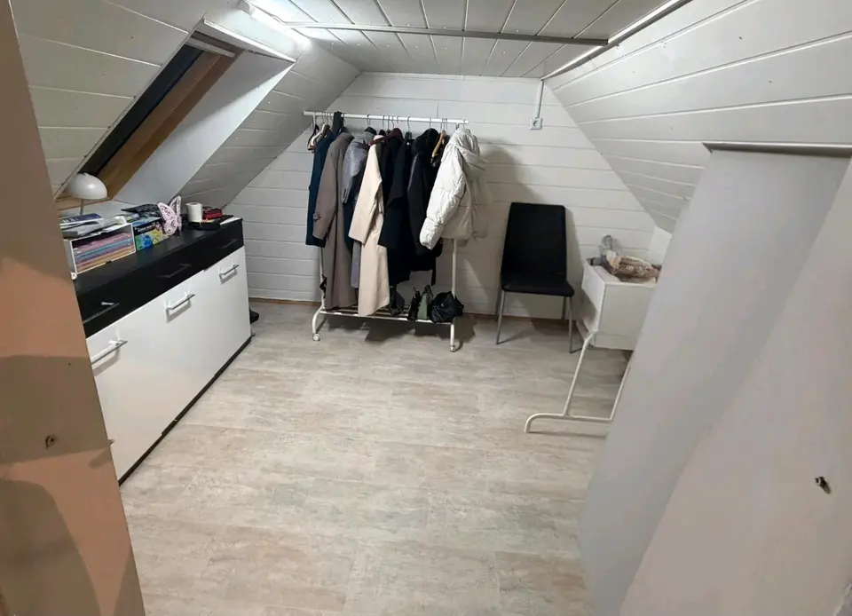 6 Zimmer Wohnung mit 121 m² in Bremerhaven – Bild 2