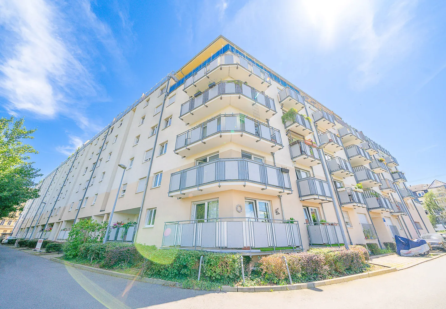 2 Zimmer Wohnung mit 74 m² in Dresden – Bild 2