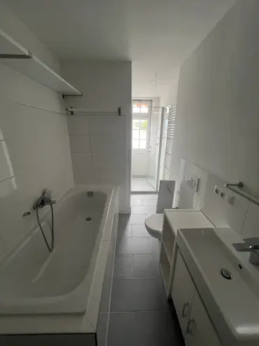 2 Zimmer Wohnung mit 100 m² in Wiesbaden – Bild 3