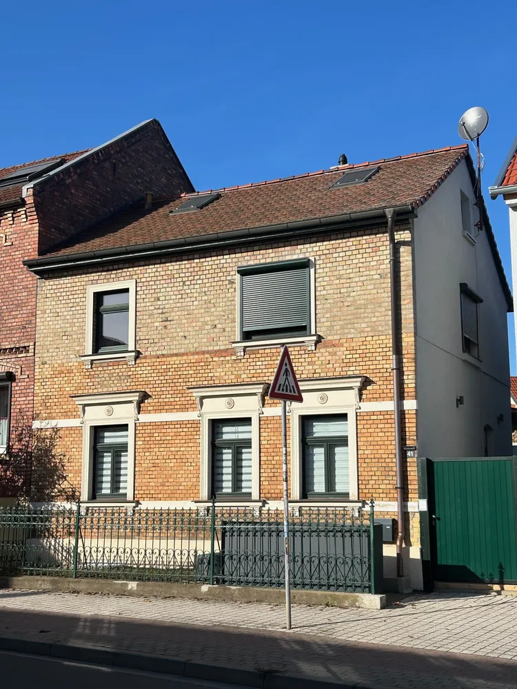 4 Zimmer Wohnung mit 125 m² in Halle (Saale) – Bild 1