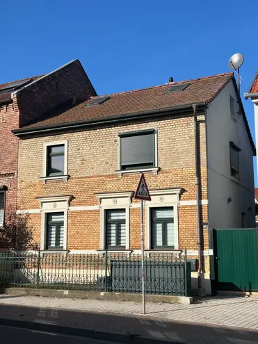 4 Zimmer Wohnung mit 125 m² in Halle (Saale) – Bild 1