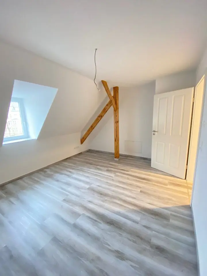 6 Zimmer Wohnung mit 145 m² in Plauen – Bild 9