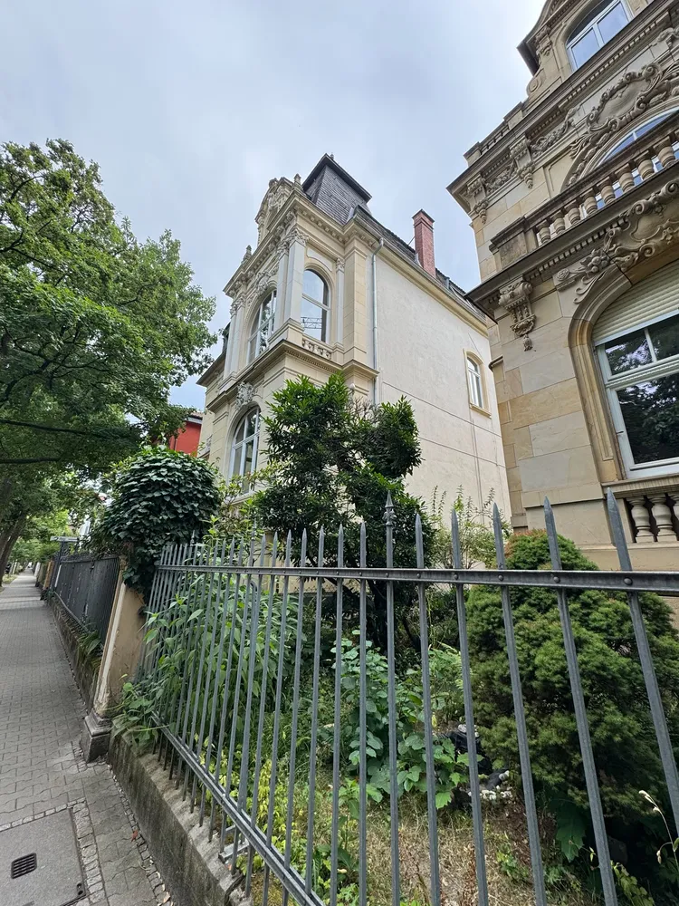 6 Zimmer Wohnung mit 205 m² in Offenbach am Main – Bild 2