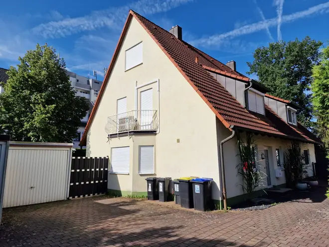6 Zimmer Haus mit 135 m² in Nürnberg – Bild 1
