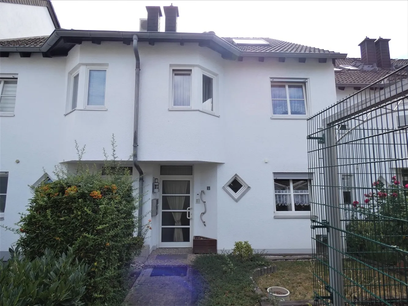 5 Zimmer Haus mit 179 m² in Wiesbaden – Bild 1
